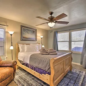Holiday home With Private Yard!, Phoenix