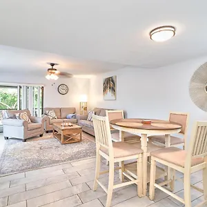  Holiday home South Retreat Fenced Yard, Location! United States