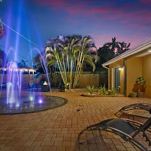  Holiday home Coastal W Amazing Courtyard - Splash Pad! United States
